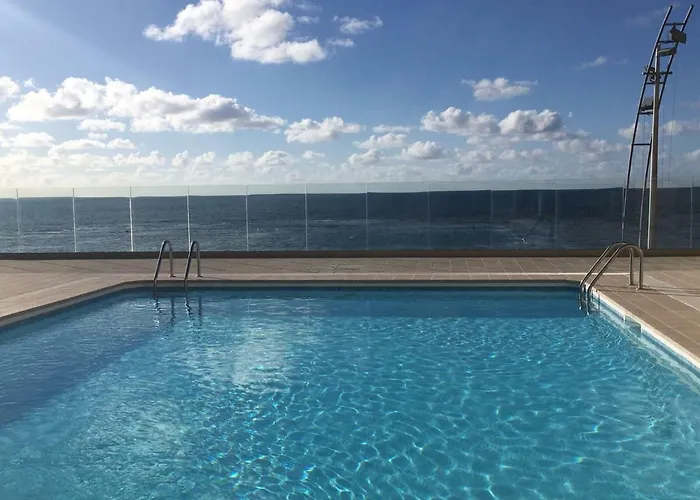 Piso Con Piscina Y Garaje En La Playa De Las Canteras